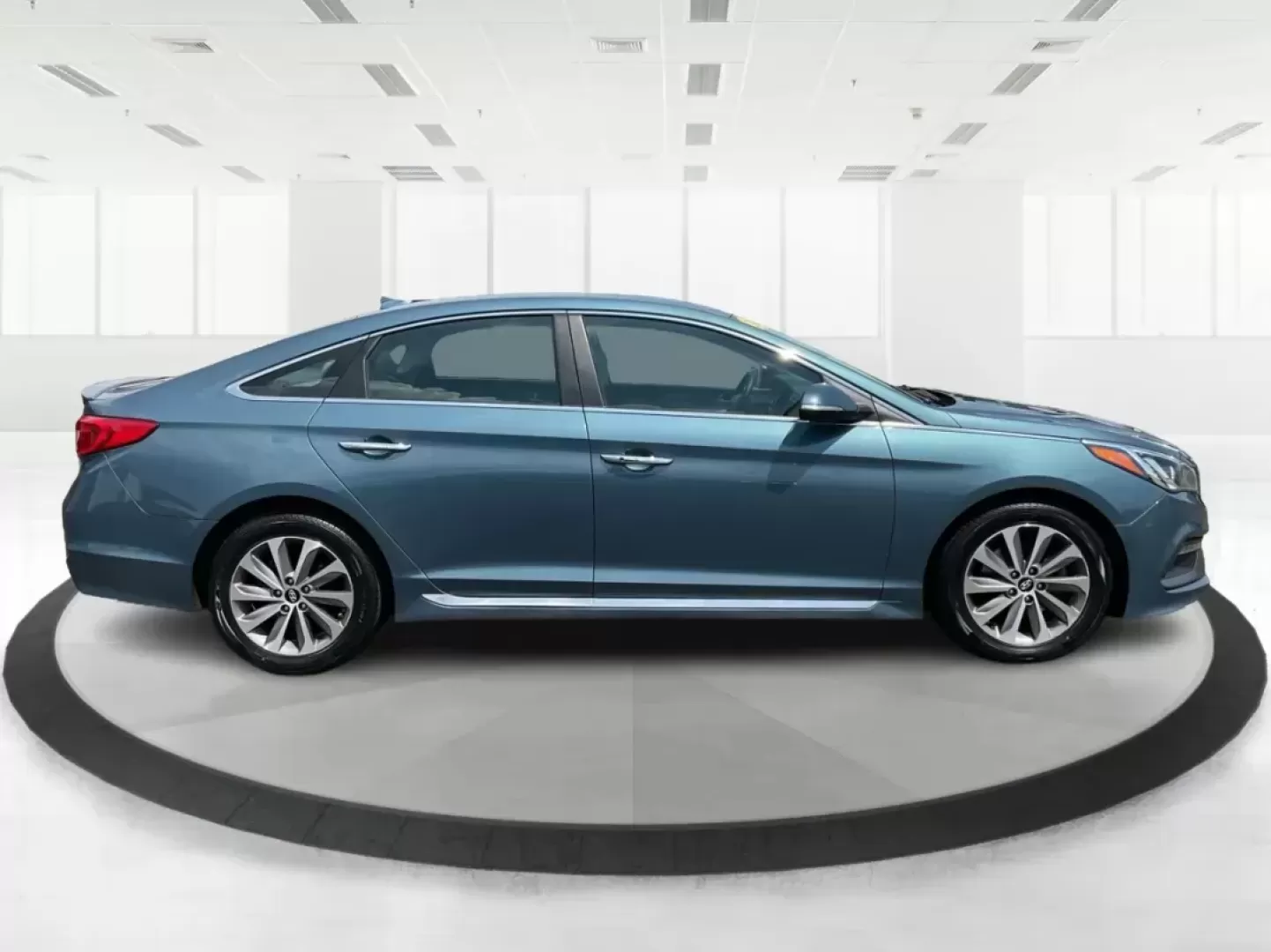 2015 Hyundai Sonata Sport (5NPE34AF2FH) with an 2.4L I-4 gasoline direct injection engine, located at 401 Woodman Dr, Riverside, OH, 45431, (937) 908-9800, 39.760899, -84.123421 - **Experience Unmatched Comfort and Style with Our 2015 Hyundai Sonata Sport Perfect for Your Daily Adventures!**<br /> <br /> Are you searching for a reliable vehicle that seamlessly blends style, comfort, and technology to enhance your daily commute or weekend getaways? Look no further! At **Advan - Photo#1