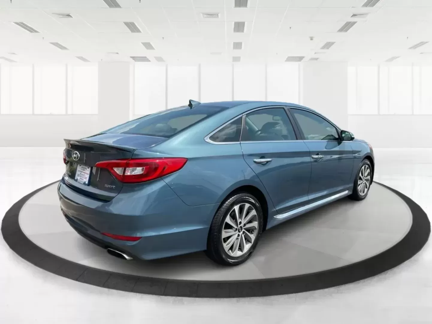 2015 Hyundai Sonata Sport (5NPE34AF2FH) with an 2.4L I-4 gasoline direct injection engine, located at 401 Woodman Dr, Riverside, OH, 45431, (937) 908-9800, 39.760899, -84.123421 - **Experience Unmatched Comfort and Style with Our 2015 Hyundai Sonata Sport Perfect for Your Daily Adventures!**<br /> <br /> Are you searching for a reliable vehicle that seamlessly blends style, comfort, and technology to enhance your daily commute or weekend getaways? Look no further! At **Advan - Photo#2
