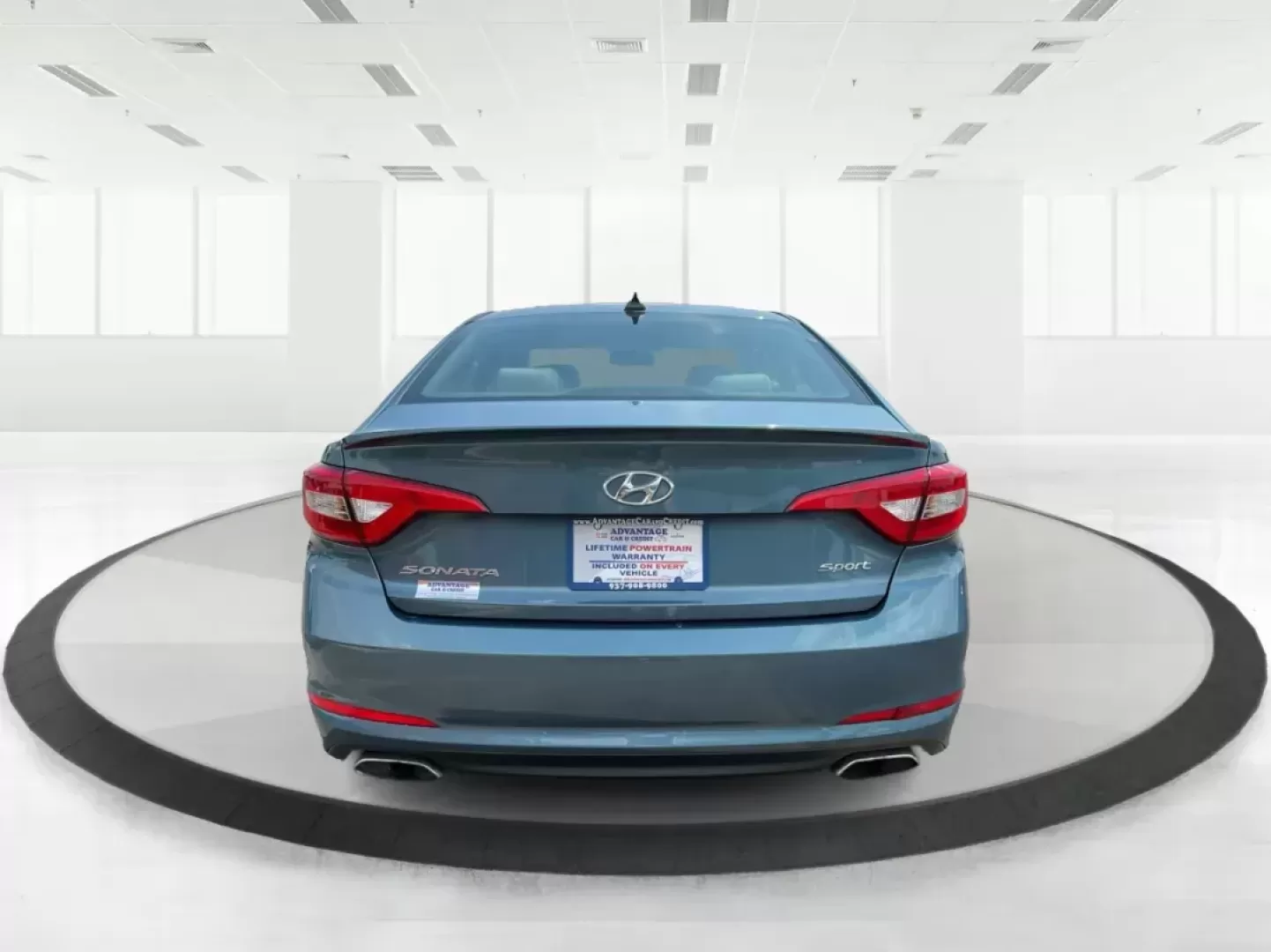 2015 Hyundai Sonata Sport (5NPE34AF2FH) with an 2.4L I-4 gasoline direct injection engine, located at 401 Woodman Dr, Riverside, OH, 45431, (937) 908-9800, 39.760899, -84.123421 - **Experience Unmatched Comfort and Style with Our 2015 Hyundai Sonata Sport Perfect for Your Daily Adventures!**<br /> <br /> Are you searching for a reliable vehicle that seamlessly blends style, comfort, and technology to enhance your daily commute or weekend getaways? Look no further! At **Advan - Photo#3