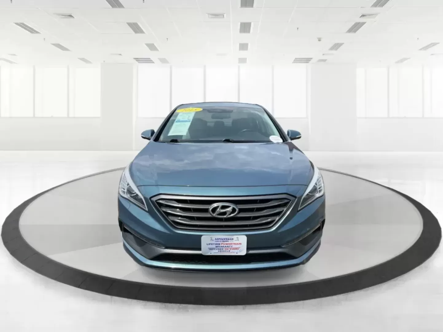 2015 Hyundai Sonata Sport (5NPE34AF2FH) with an 2.4L I-4 gasoline direct injection engine, located at 401 Woodman Dr, Riverside, OH, 45431, (937) 908-9800, 39.760899, -84.123421 - **Experience Unmatched Comfort and Style with Our 2015 Hyundai Sonata Sport Perfect for Your Daily Adventures!**<br /> <br /> Are you searching for a reliable vehicle that seamlessly blends style, comfort, and technology to enhance your daily commute or weekend getaways? Look no further! At **Advan - Photo#6