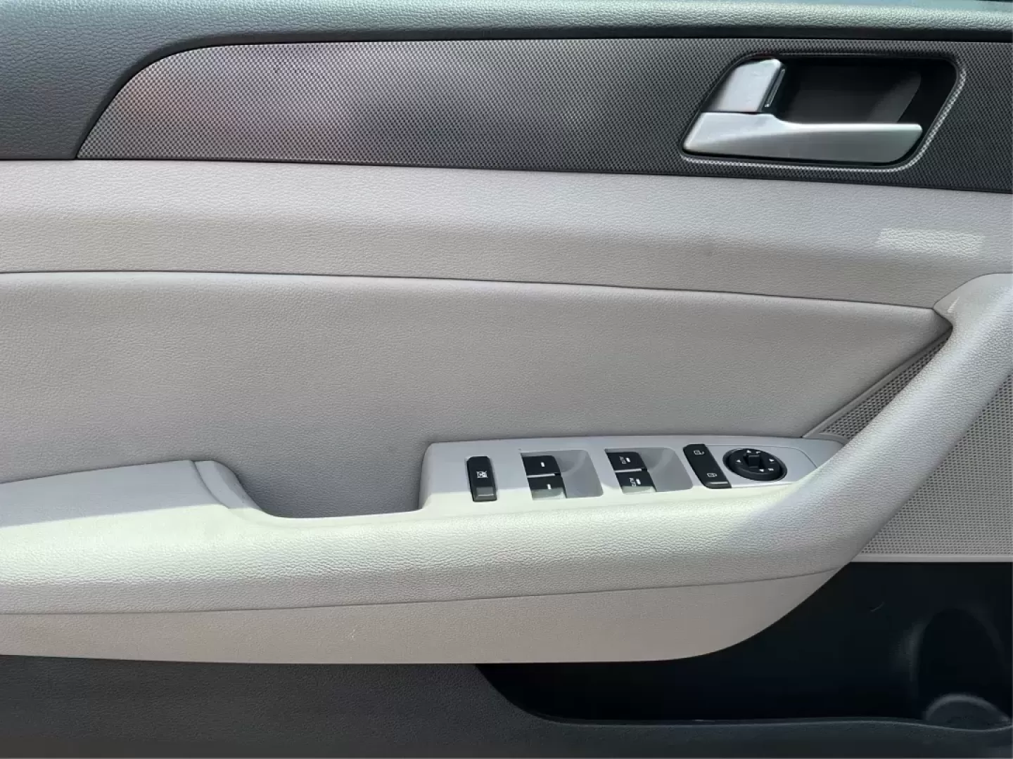2015 Hyundai Sonata Sport (5NPE34AF2FH) with an 2.4L I-4 gasoline direct injection engine, located at 401 Woodman Dr, Riverside, OH, 45431, (937) 908-9800, 39.760899, -84.123421 - **Experience Unmatched Comfort and Style with Our 2015 Hyundai Sonata Sport Perfect for Your Daily Adventures!**<br /> <br /> Are you searching for a reliable vehicle that seamlessly blends style, comfort, and technology to enhance your daily commute or weekend getaways? Look no further! At **Advan - Photo#17