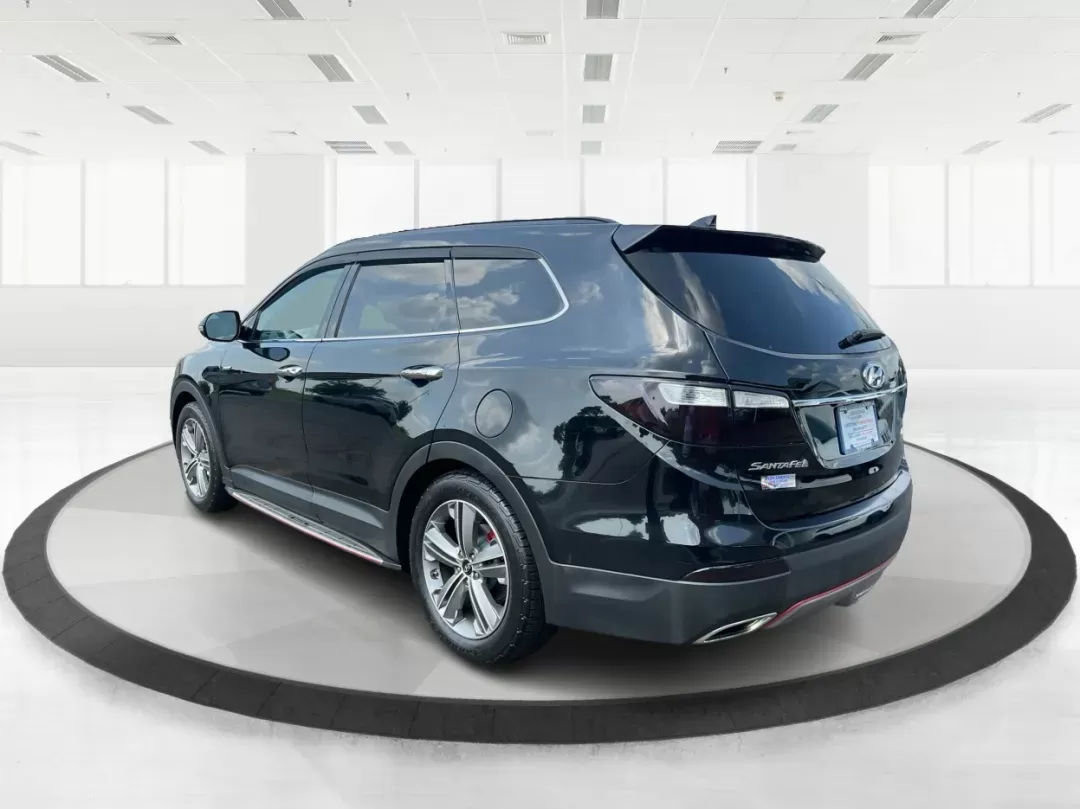 2013 Hyundai Santa Fe Limited (KM8SRDHF5DU) with an Lambda II 3.3L V-6 gasoline direct injection engine, located at 1099 N County Rd 25A , Troy, OH, 45373, (937) 908-9800, 40.057079, -84.212883 - **Experience Every Journey with Style and Comfort: 2013 Hyundai Santa Fe Limited at Advantage Car and Credit!**<br /> <br /> Are you looking for a vehicle that seamlessly blends comfort, capability, and style for your family adventures or daily commutes? Look no further! The 2013 Hyundai Santa Fe Li - Photo#4