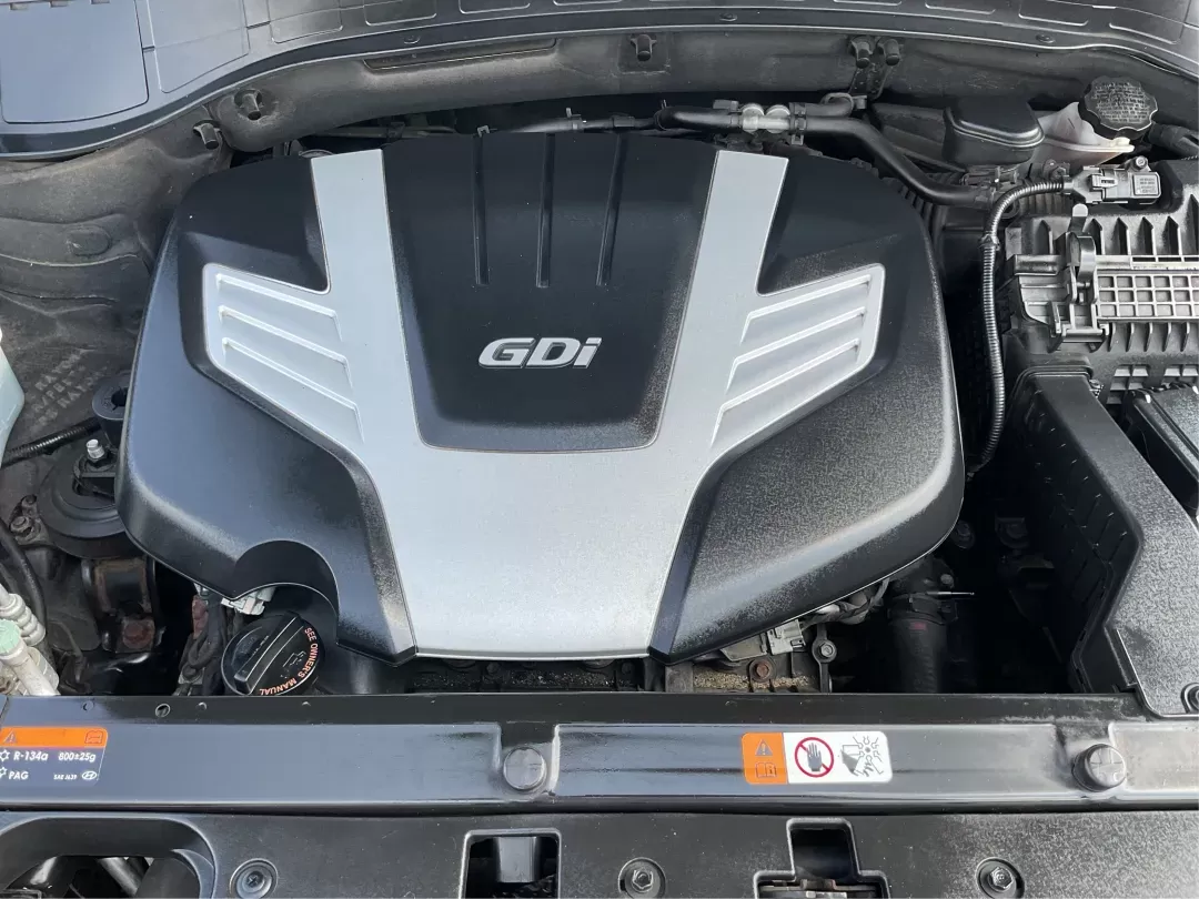 2013 Hyundai Santa Fe Limited (KM8SRDHF5DU) with an Lambda II 3.3L V-6 gasoline direct injection engine, located at 1099 N County Rd 25A , Troy, OH, 45373, (937) 908-9800, 40.057079, -84.212883 - **Experience Every Journey with Style and Comfort: 2013 Hyundai Santa Fe Limited at Advantage Car and Credit!**<br /> <br /> Are you looking for a vehicle that seamlessly blends comfort, capability, and style for your family adventures or daily commutes? Look no further! The 2013 Hyundai Santa Fe Li - Photo#10