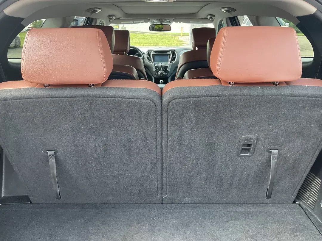 2013 Hyundai Santa Fe Limited (KM8SRDHF5DU) with an Lambda II 3.3L V-6 gasoline direct injection engine, located at 1099 N County Rd 25A , Troy, OH, 45373, (937) 908-9800, 40.057079, -84.212883 - **Experience Every Journey with Style and Comfort: 2013 Hyundai Santa Fe Limited at Advantage Car and Credit!**<br /> <br /> Are you looking for a vehicle that seamlessly blends comfort, capability, and style for your family adventures or daily commutes? Look no further! The 2013 Hyundai Santa Fe Li - Photo#11