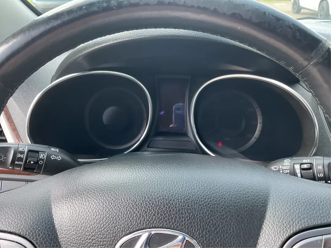 2013 Hyundai Santa Fe Limited (KM8SRDHF5DU) with an Lambda II 3.3L V-6 gasoline direct injection engine, located at 1099 N County Rd 25A , Troy, OH, 45373, (937) 908-9800, 40.057079, -84.212883 - **Experience Every Journey with Style and Comfort: 2013 Hyundai Santa Fe Limited at Advantage Car and Credit!**<br /> <br /> Are you looking for a vehicle that seamlessly blends comfort, capability, and style for your family adventures or daily commutes? Look no further! The 2013 Hyundai Santa Fe Li - Photo#14