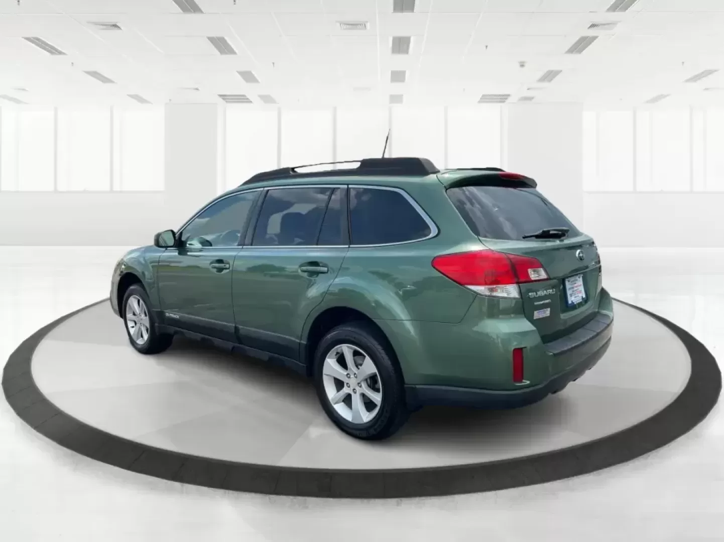 2013 Subaru Outback 2.5i Premium (4S4BRBCC7D3) with an 2.5L H-4 DOHC engine, located at 1184 Kauffman Ave, Fairborn, OH, 45324, (937) 908-9800, 39.807072, -84.030914 - ### Adventure Awaits with This 2013 Subaru Outback at Advantage Car and Credit!<br /> <br /> Are you looking for the perfect vehicle to take your family on weekend getaways or to navigate the bustling streets of Fairborn, OH? Look no further than this **2013 Subaru Outback 2.5i Premium**! This versa - Photo#4