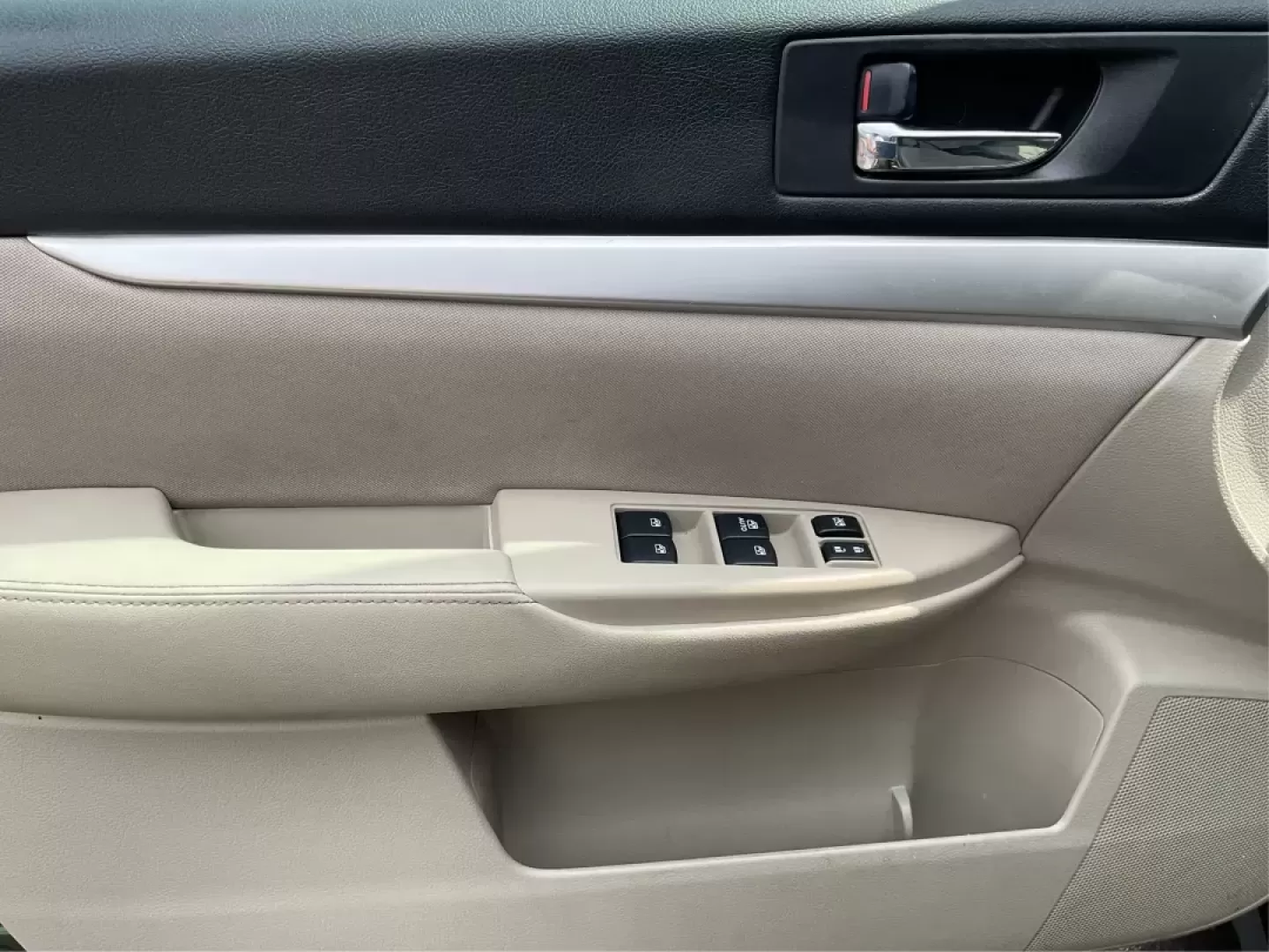 2013 Subaru Outback 2.5i Premium (4S4BRBCC7D3) with an 2.5L H-4 DOHC engine, located at 1184 Kauffman Ave, Fairborn, OH, 45324, (937) 908-9800, 39.807072, -84.030914 - ### Adventure Awaits with This 2013 Subaru Outback at Advantage Car and Credit!<br /> <br /> Are you looking for the perfect vehicle to take your family on weekend getaways or to navigate the bustling streets of Fairborn, OH? Look no further than this **2013 Subaru Outback 2.5i Premium**! This versa - Photo#17