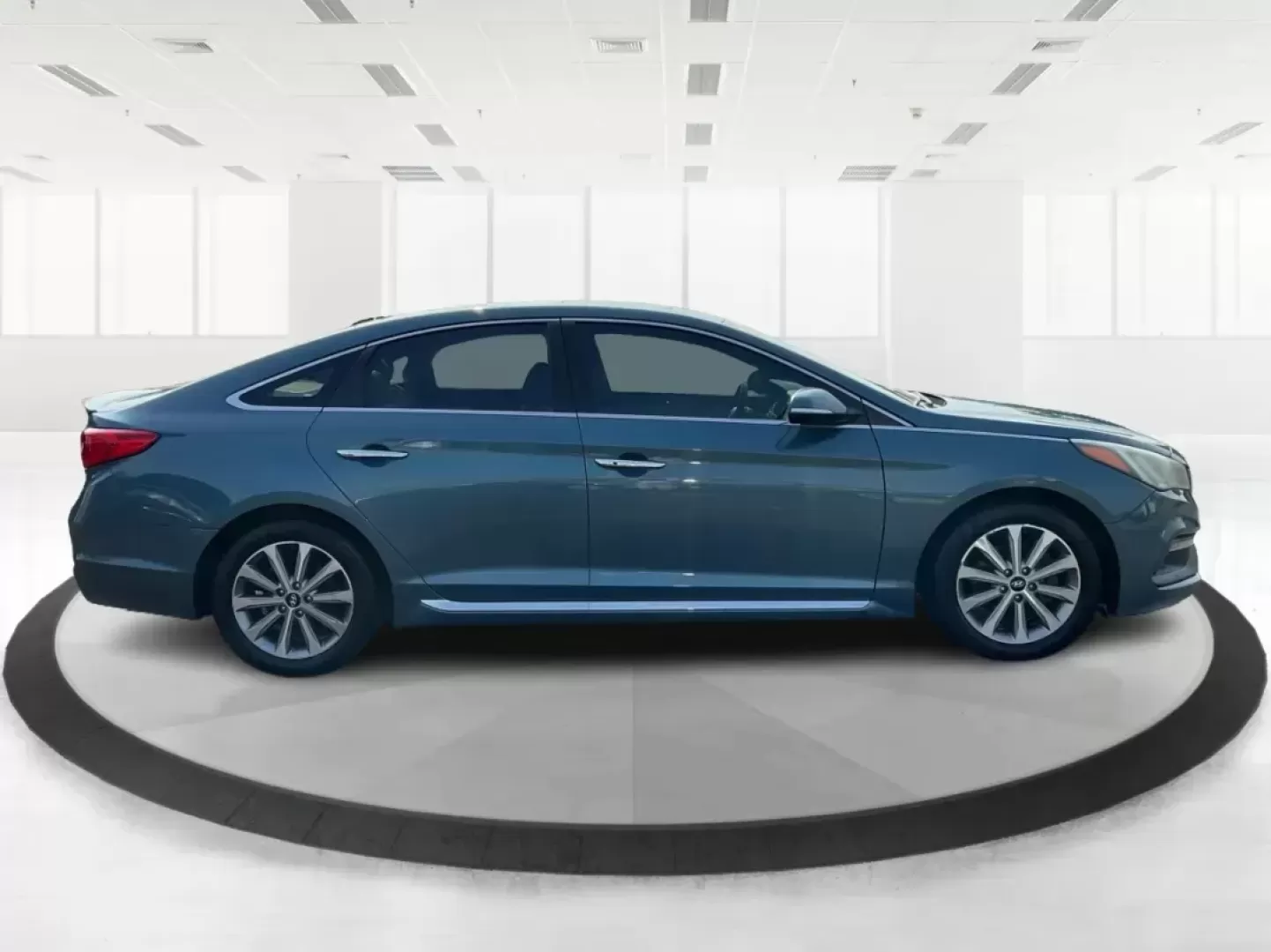 2017 Hyundai Sonata Limited (5NPE34AF4HH) with an 2.4L I-4 gasoline direct injection engine, located at 1099 N County Rd 25A, Troy, OH, 45373, (937) 908-9800, 40.057079, -84.212883 - Photo#1