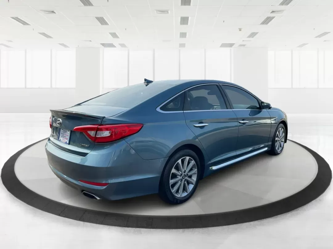 2017 Hyundai Sonata Limited (5NPE34AF4HH) with an 2.4L I-4 gasoline direct injection engine, located at 1099 N County Rd 25A , Troy, OH, 45373, (937) 908-9800, 40.057079, -84.212883 - ### Discover Your Ideal Sedan for Every Adventure: 2017 Hyundai Sonata Limited at Advantage Car and Credit<br /> <br /> Are you in search of a reliable vehicle that seamlessly fits into your busy lifestyle? Whether you're commuting to work, running errands, or planning a weekend getaway, the **2017 - Photo#2