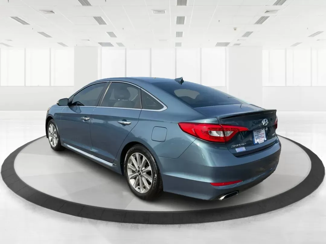 2017 Hyundai Sonata Limited (5NPE34AF4HH) with an 2.4L I-4 gasoline direct injection engine, located at 1099 N County Rd 25A , Troy, OH, 45373, (937) 908-9800, 40.057079, -84.212883 - ### Discover Your Ideal Sedan for Every Adventure: 2017 Hyundai Sonata Limited at Advantage Car and Credit<br /> <br /> Are you in search of a reliable vehicle that seamlessly fits into your busy lifestyle? Whether you're commuting to work, running errands, or planning a weekend getaway, the **2017 - Photo#4