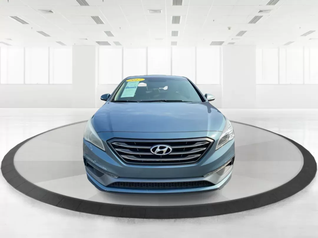 2017 Hyundai Sonata Limited (5NPE34AF4HH) with an 2.4L I-4 gasoline direct injection engine, located at 1099 N County Rd 25A , Troy, OH, 45373, (937) 908-9800, 40.057079, -84.212883 - ### Discover Your Ideal Sedan for Every Adventure: 2017 Hyundai Sonata Limited at Advantage Car and Credit<br /> <br /> Are you in search of a reliable vehicle that seamlessly fits into your busy lifestyle? Whether you're commuting to work, running errands, or planning a weekend getaway, the **2017 - Photo#6