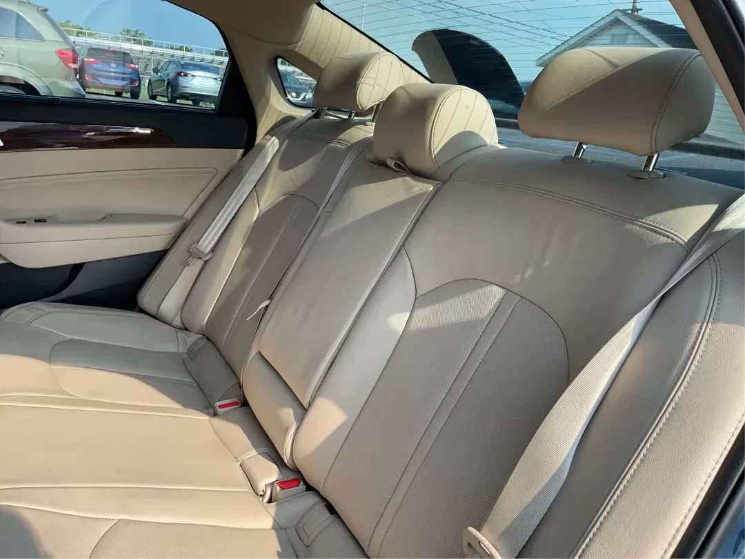 2017 Hyundai Sonata Limited (5NPE34AF4HH) with an 2.4L I-4 gasoline direct injection engine, located at 1099 N County Rd 25A , Troy, OH, 45373, (937) 908-9800, 40.057079, -84.212883 - ### Discover Your Ideal Sedan for Every Adventure: 2017 Hyundai Sonata Limited at Advantage Car and Credit<br /> <br /> Are you in search of a reliable vehicle that seamlessly fits into your busy lifestyle? Whether you're commuting to work, running errands, or planning a weekend getaway, the **2017 - Photo#9