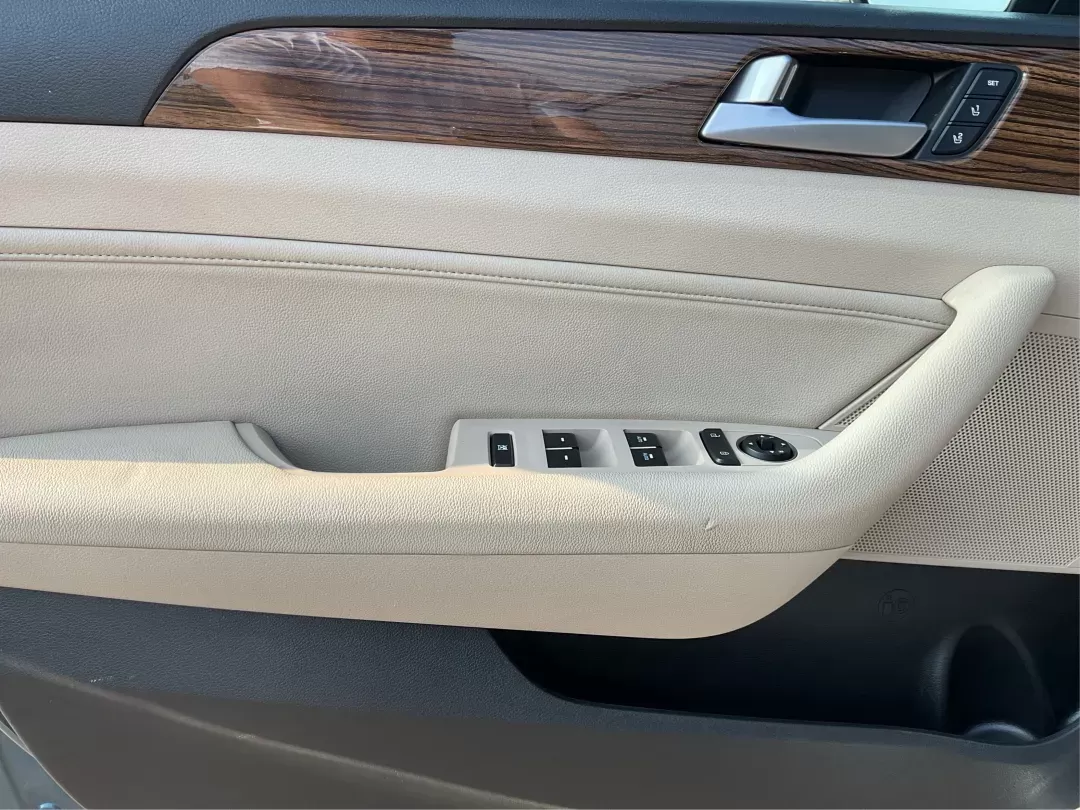2017 Hyundai Sonata Limited (5NPE34AF4HH) with an 2.4L I-4 gasoline direct injection engine, located at 1099 N County Rd 25A , Troy, OH, 45373, (937) 908-9800, 40.057079, -84.212883 - ### Discover Your Ideal Sedan for Every Adventure: 2017 Hyundai Sonata Limited at Advantage Car and Credit<br /> <br /> Are you in search of a reliable vehicle that seamlessly fits into your busy lifestyle? Whether you're commuting to work, running errands, or planning a weekend getaway, the **2017 - Photo#17