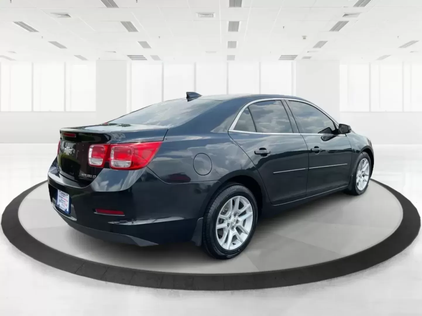 2015 Chevrolet Malibu 1LT (1G11C5SL6FF) with an ECOTEC 2.5L I-4 gasoline direct injection engine, located at 4508 South Dixie Dr, Moraine, OH, 45439, (937) 908-9800, 39.689976, -84.218452 - Photo#2