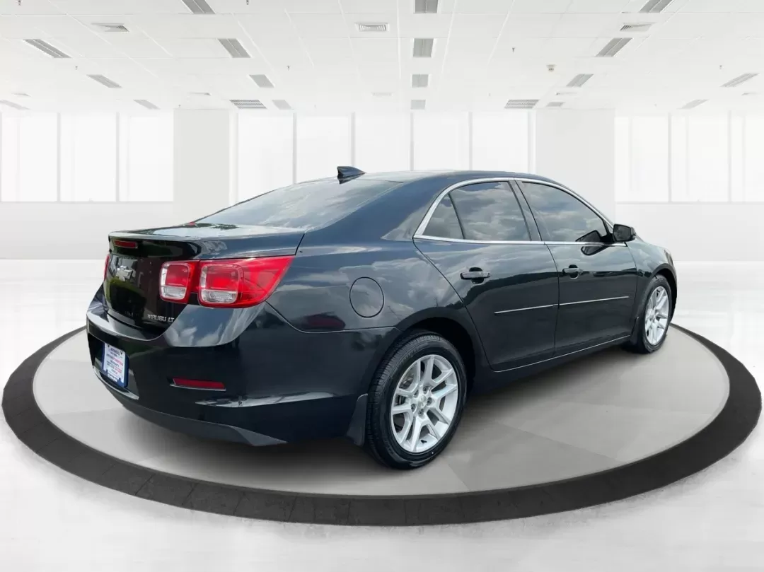 2015 Chevrolet Malibu 1LT (1G11C5SL6FF) with an ECOTEC 2.5L I-4 gasoline direct injection engine, located at 4508 South Dixie Dr, Moraine, OH, 45439, (937) 908-9800, 39.689976, -84.218452 - **Discover Your Perfect Ride: 2015 Chevrolet Malibu 1LT at Advantage Car and Credit in Fairborn, OH!**<br /> <br /> Are you on the hunt for a dependable sedan that balances style, comfort, and efficiency? Look no further than this 2015 Chevrolet Malibu 1LT, ideal for commuters, growing families, or - Photo#2