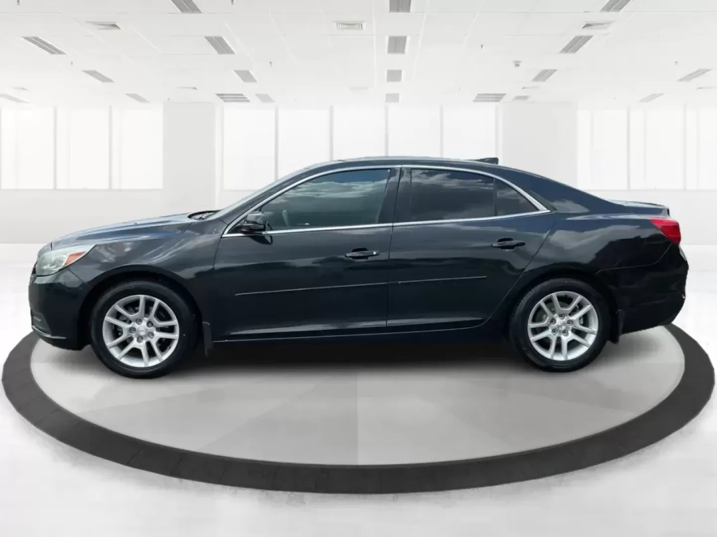 2015 Chevrolet Malibu 1LT (1G11C5SL6FF) with an ECOTEC 2.5L I-4 gasoline direct injection engine, located at 4508 South Dixie Dr, Moraine, OH, 45439, (937) 908-9800, 39.689976, -84.218452 - Photo#5