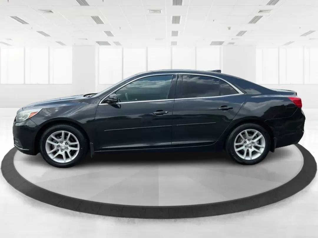 2015 Chevrolet Malibu 1LT (1G11C5SL6FF) with an ECOTEC 2.5L I-4 gasoline direct injection engine, located at 4508 South Dixie Dr, Moraine, OH, 45439, (937) 908-9800, 39.689976, -84.218452 - **Discover Your Perfect Ride: 2015 Chevrolet Malibu 1LT at Advantage Car and Credit in Fairborn, OH!**<br /> <br /> Are you on the hunt for a dependable sedan that balances style, comfort, and efficiency? Look no further than this 2015 Chevrolet Malibu 1LT, ideal for commuters, growing families, or - Photo#5