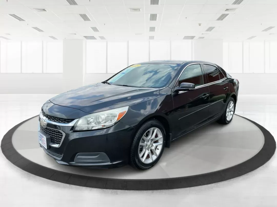 2015 Chevrolet Malibu 1LT (1G11C5SL6FF) with an ECOTEC 2.5L I-4 gasoline direct injection engine, located at 4508 South Dixie Dr, Moraine, OH, 45439, (937) 908-9800, 39.689976, -84.218452 - **Discover Your Perfect Ride: 2015 Chevrolet Malibu 1LT at Advantage Car and Credit in Fairborn, OH!**<br /> <br /> Are you on the hunt for a dependable sedan that balances style, comfort, and efficiency? Look no further than this 2015 Chevrolet Malibu 1LT, ideal for commuters, growing families, or - Photo#7