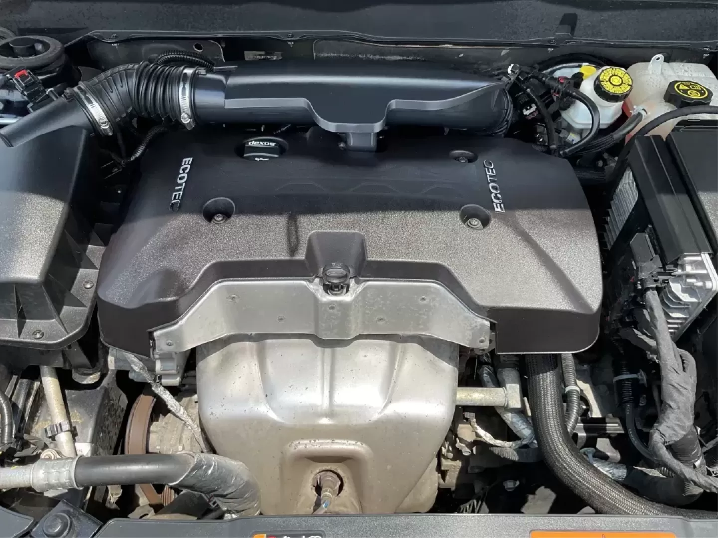 2015 Chevrolet Malibu 1LT (1G11C5SL6FF) with an ECOTEC 2.5L I-4 gasoline direct injection engine, located at 4508 South Dixie Dr, Moraine, OH, 45439, (937) 908-9800, 39.689976, -84.218452 - Photo#10