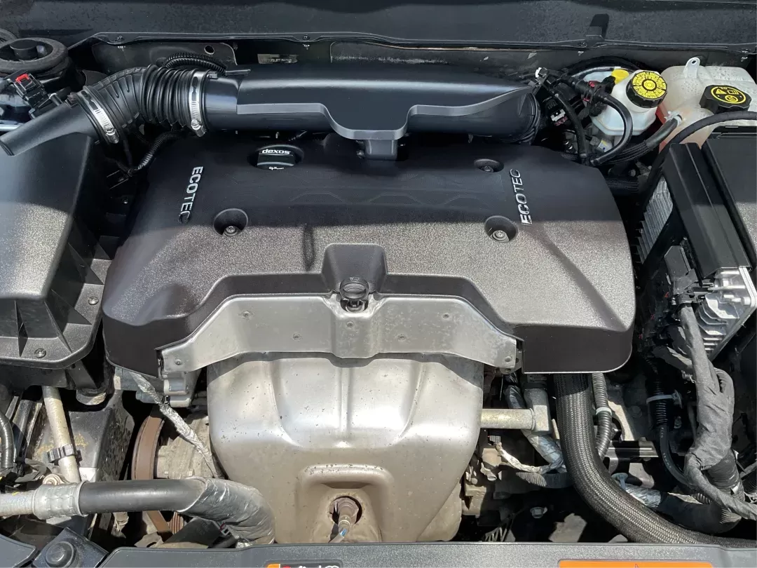 2015 Chevrolet Malibu 1LT (1G11C5SL6FF) with an ECOTEC 2.5L I-4 gasoline direct injection engine, located at 4508 South Dixie Dr, Moraine, OH, 45439, (937) 908-9800, 39.689976, -84.218452 - **Discover Your Perfect Ride: 2015 Chevrolet Malibu 1LT at Advantage Car and Credit in Fairborn, OH!**<br /> <br /> Are you on the hunt for a dependable sedan that balances style, comfort, and efficiency? Look no further than this 2015 Chevrolet Malibu 1LT, ideal for commuters, growing families, or - Photo#10