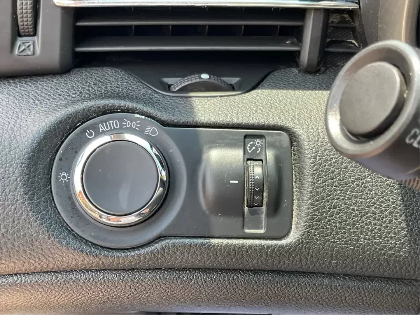 2015 Chevrolet Malibu 1LT (1G11C5SL6FF) with an ECOTEC 2.5L I-4 gasoline direct injection engine, located at 4508 South Dixie Dr, Moraine, OH, 45439, (937) 908-9800, 39.689976, -84.218452 - Photo#16