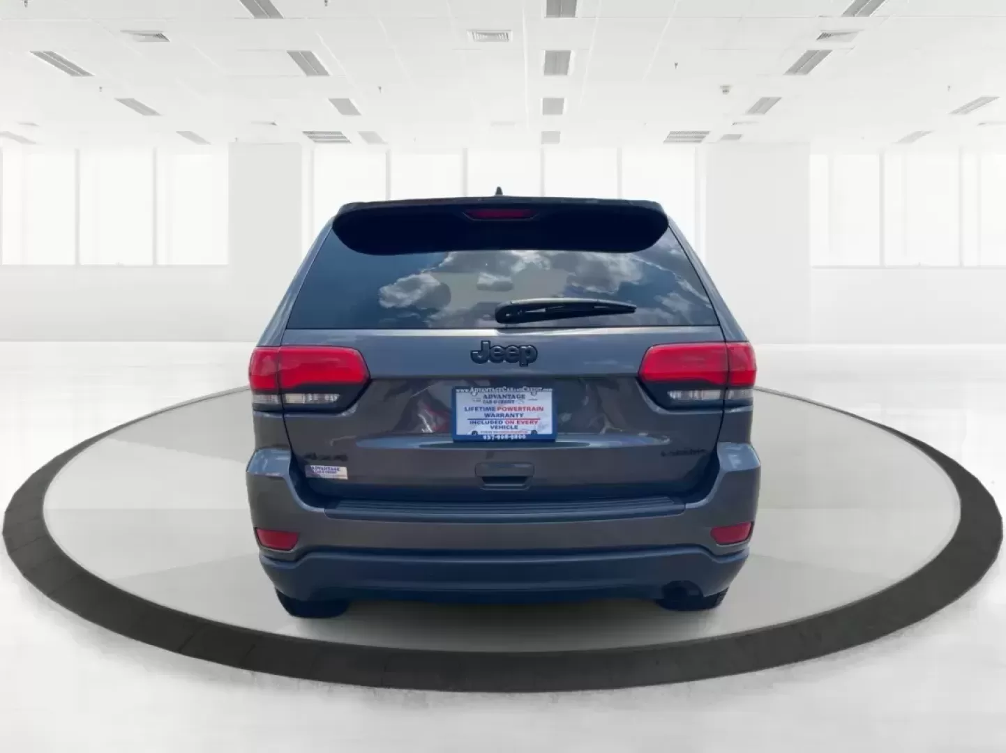 2016 Jeep Grand Cherokee Laredo (1C4RJFAG8GC) with an Pentastar 3.6L V-6 DOHC engine, located at 880 E. National Road, Vandalia, OH, 45377, (937) 908-9800, 39.891918, -84.183594 - ### Experience Unmatched Comfort and Adventure with the 2016 Jeep Grand Cherokee Laredo<br /> <br /> Are you a weekend adventurer or a growing family seeking the perfect blend of style, comfort, and capability? Look no further than the 2016 Jeep Grand Cherokee Laredo, an SUV that perfectly suits you - Photo#3