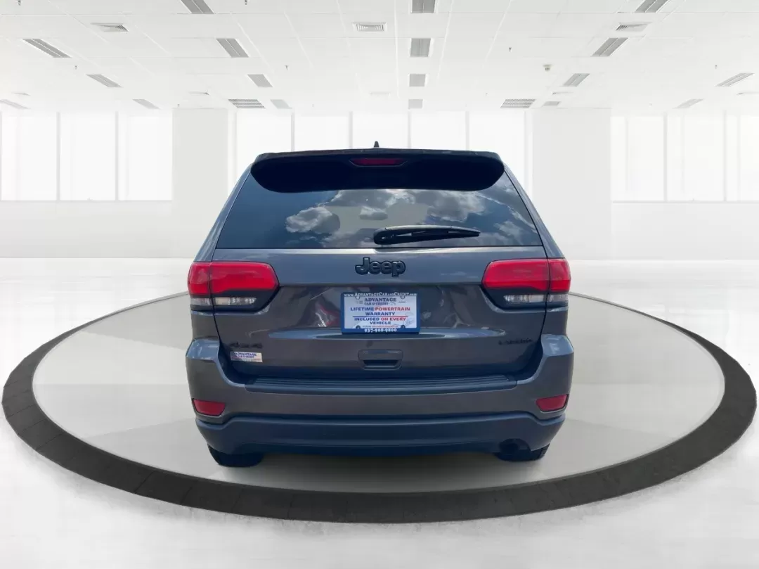 2016 Jeep Grand Cherokee Laredo (1C4RJFAG8GC) with an Pentastar 3.6L V-6 DOHC engine, located at 1184 Kauffman Ave, Fairborn, OH, 45324, (937) 908-9800, 39.807072, -84.030914 - ### Experience Unmatched Comfort and Adventure with the 2016 Jeep Grand Cherokee Laredo<br /> <br /> Are you a weekend adventurer or a growing family seeking the perfect blend of style, comfort, and capability? Look no further than the 2016 Jeep Grand Cherokee Laredo, an SUV that perfectly suits you - Photo#3