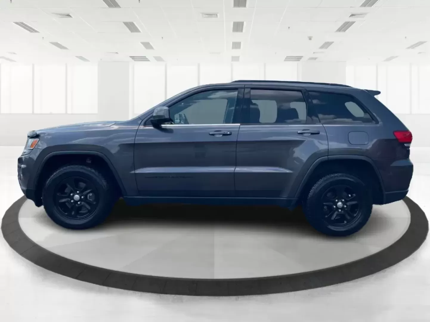 2016 Jeep Grand Cherokee Laredo (1C4RJFAG8GC) with an Pentastar 3.6L V-6 DOHC engine, located at 880 E. National Road, Vandalia, OH, 45377, (937) 908-9800, 39.891918, -84.183594 - ### Experience Unmatched Comfort and Adventure with the 2016 Jeep Grand Cherokee Laredo<br /> <br /> Are you a weekend adventurer or a growing family seeking the perfect blend of style, comfort, and capability? Look no further than the 2016 Jeep Grand Cherokee Laredo, an SUV that perfectly suits you - Photo#5