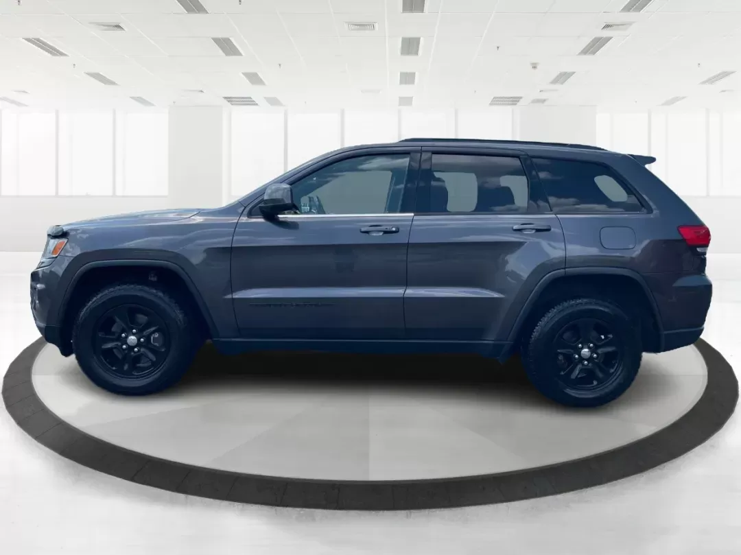 2016 Jeep Grand Cherokee Laredo (1C4RJFAG8GC) with an Pentastar 3.6L V-6 DOHC engine, located at 1184 Kauffman Ave, Fairborn, OH, 45324, (937) 908-9800, 39.807072, -84.030914 - ### Experience Unmatched Comfort and Adventure with the 2016 Jeep Grand Cherokee Laredo<br /> <br /> Are you a weekend adventurer or a growing family seeking the perfect blend of style, comfort, and capability? Look no further than the 2016 Jeep Grand Cherokee Laredo, an SUV that perfectly suits you - Photo#5
