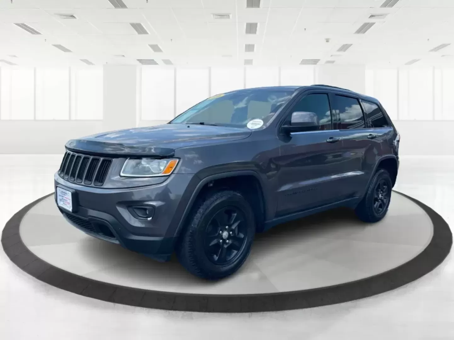 2016 Jeep Grand Cherokee Laredo (1C4RJFAG8GC) with an Pentastar 3.6L V-6 DOHC engine, located at 880 E. National Road, Vandalia, OH, 45377, (937) 908-9800, 39.891918, -84.183594 - ### Experience Unmatched Comfort and Adventure with the 2016 Jeep Grand Cherokee Laredo<br /> <br /> Are you a weekend adventurer or a growing family seeking the perfect blend of style, comfort, and capability? Look no further than the 2016 Jeep Grand Cherokee Laredo, an SUV that perfectly suits you - Photo#7
