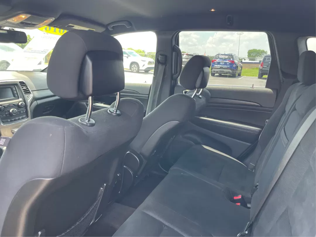2016 Jeep Grand Cherokee Laredo (1C4RJFAG8GC) with an Pentastar 3.6L V-6 DOHC engine, located at 1184 Kauffman Ave, Fairborn, OH, 45324, (937) 908-9800, 39.807072, -84.030914 - ### Experience Unmatched Comfort and Adventure with the 2016 Jeep Grand Cherokee Laredo<br /> <br /> Are you a weekend adventurer or a growing family seeking the perfect blend of style, comfort, and capability? Look no further than the 2016 Jeep Grand Cherokee Laredo, an SUV that perfectly suits you - Photo#9