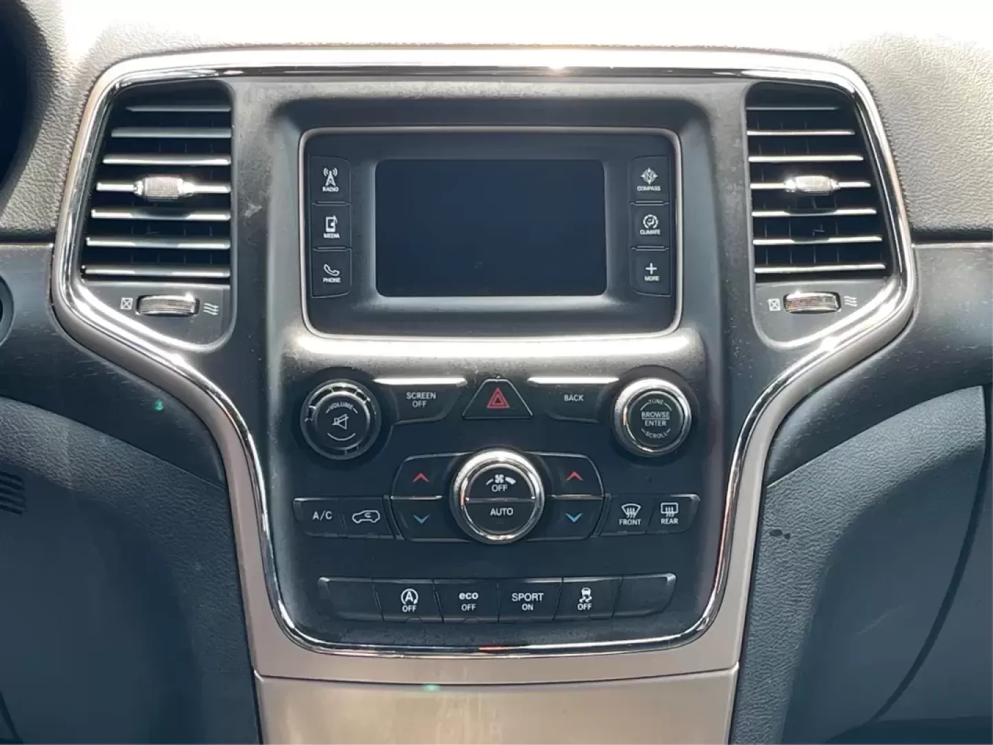 2016 Jeep Grand Cherokee Laredo (1C4RJFAG8GC) with an Pentastar 3.6L V-6 DOHC engine, located at 880 E. National Road, Vandalia, OH, 45377, (937) 908-9800, 39.891918, -84.183594 - ### Experience Unmatched Comfort and Adventure with the 2016 Jeep Grand Cherokee Laredo<br /> <br /> Are you a weekend adventurer or a growing family seeking the perfect blend of style, comfort, and capability? Look no further than the 2016 Jeep Grand Cherokee Laredo, an SUV that perfectly suits you - Photo#12