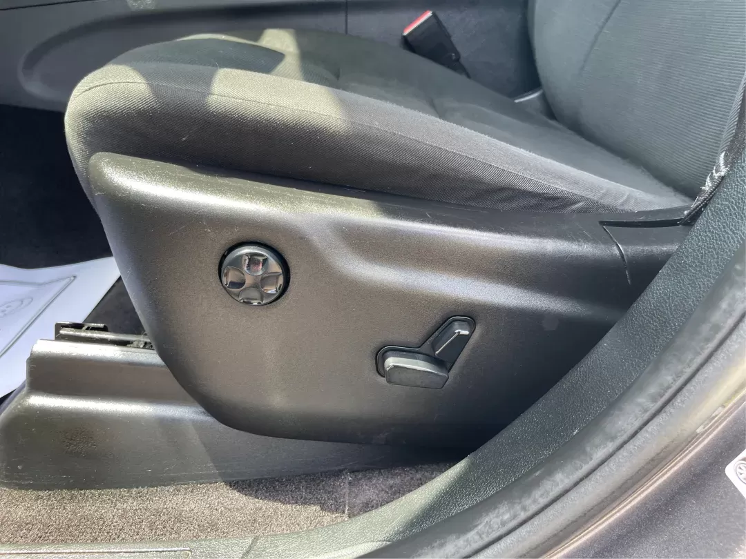 2016 Jeep Grand Cherokee Laredo (1C4RJFAG8GC) with an Pentastar 3.6L V-6 DOHC engine, located at 1184 Kauffman Ave, Fairborn, OH, 45324, (937) 908-9800, 39.807072, -84.030914 - ### Experience Unmatched Comfort and Adventure with the 2016 Jeep Grand Cherokee Laredo<br /> <br /> Are you a weekend adventurer or a growing family seeking the perfect blend of style, comfort, and capability? Look no further than the 2016 Jeep Grand Cherokee Laredo, an SUV that perfectly suits you - Photo#17