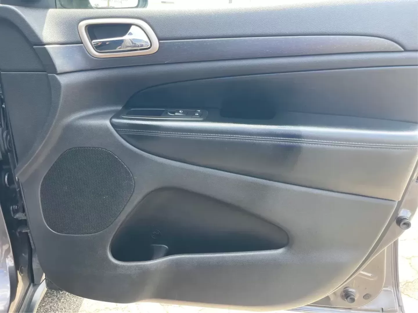 2016 Jeep Grand Cherokee Laredo (1C4RJFAG8GC) with an Pentastar 3.6L V-6 DOHC engine, located at 880 E. National Road, Vandalia, OH, 45377, (937) 908-9800, 39.891918, -84.183594 - ### Experience Unmatched Comfort and Adventure with the 2016 Jeep Grand Cherokee Laredo<br /> <br /> Are you a weekend adventurer or a growing family seeking the perfect blend of style, comfort, and capability? Look no further than the 2016 Jeep Grand Cherokee Laredo, an SUV that perfectly suits you - Photo#19