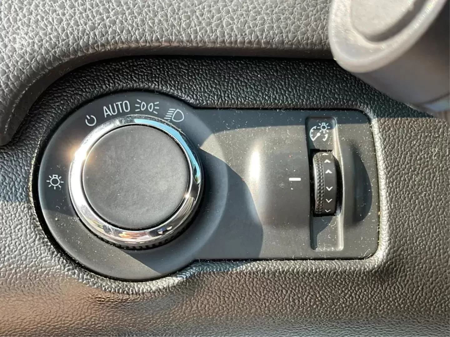 2017 Buick Regal Turbo GS (2G4GU5GX8H9) with an 2L I-4 gasoline direct injection engine, located at 8750 N County Rd 25A, Piqua, OH, 45356, (937) 908-9800, 40.164391, -84.232513 - Photo#16