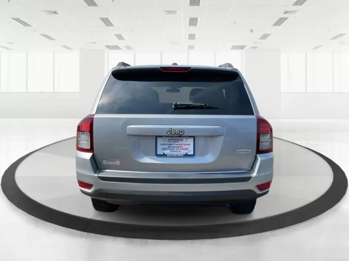 2017 Jeep Compass Latitude FWD (1C4NJCEA3HD) with an Other engine, located at 1230 East Main St, Xenia, OH, 45385, (937) 908-9800, 39.688026, -83.910172 - Photo#3