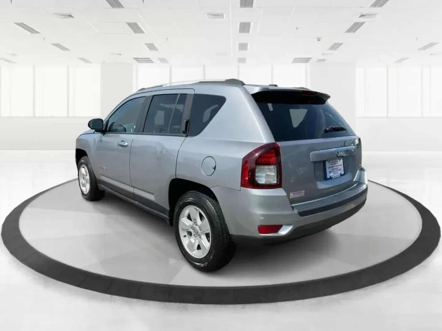 2017 Jeep Compass Latitude FWD (1C4NJCEA3HD) with an Other engine, located at 1230 East Main St, Xenia, OH, 45385, (937) 908-9800, 39.688026, -83.910172 - Photo#4