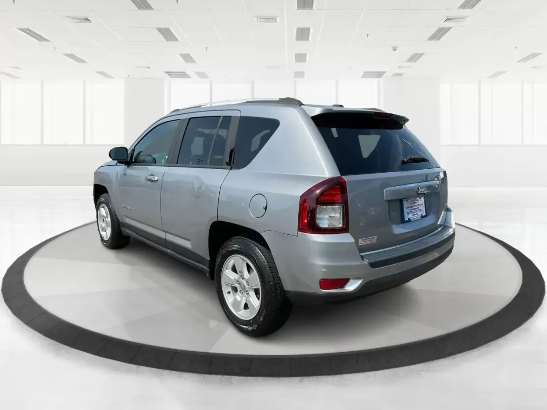 2017 Jeep Compass Latitude FWD (1C4NJCEA3HD) with an Other engine, located at 1230 East Main St, Xenia, OH, 45385, (937) 908-9800, 39.688026, -83.910172 - Photo#4