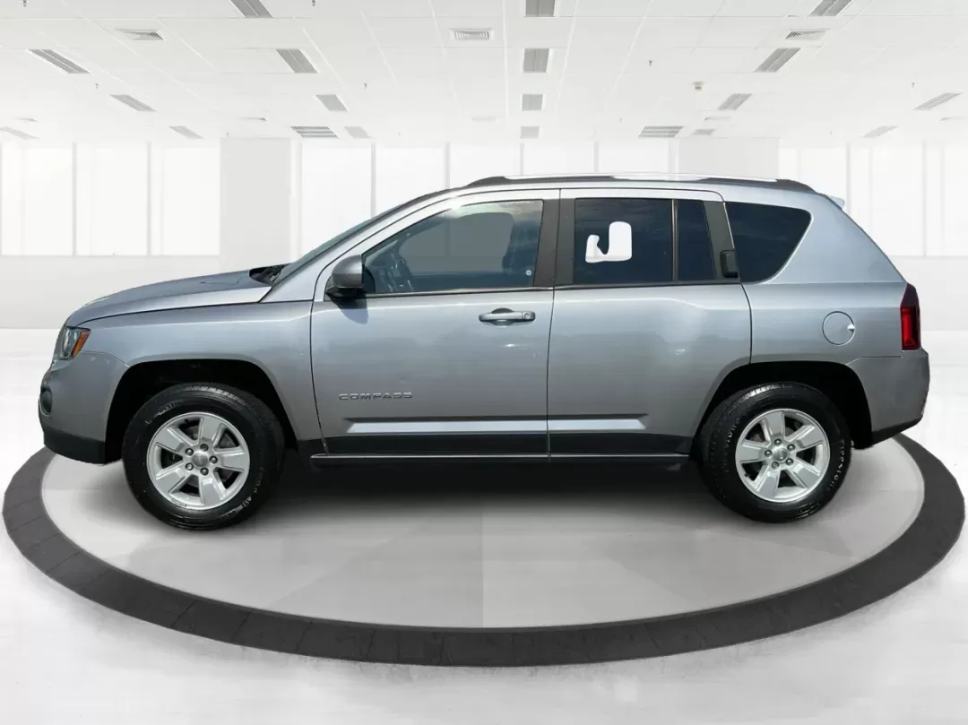 2017 Jeep Compass Latitude FWD (1C4NJCEA3HD) with an Other engine, located at 1230 East Main St, Xenia, OH, 45385, (937) 908-9800, 39.688026, -83.910172 - Photo#5