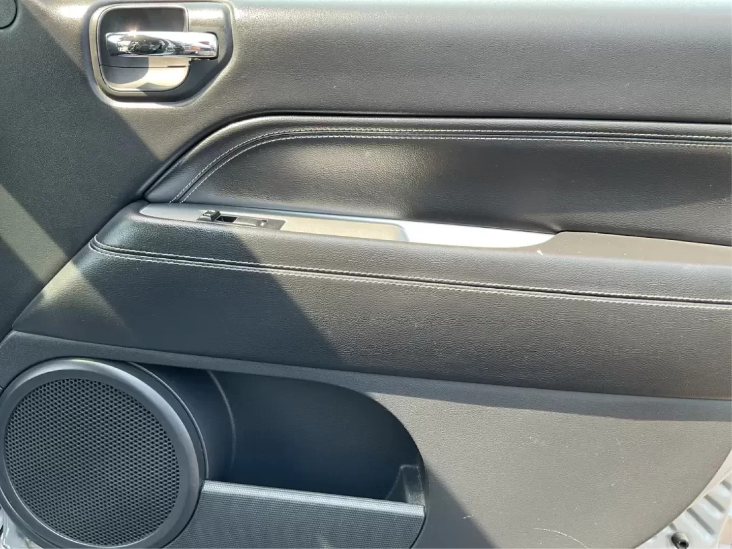 2017 Jeep Compass Latitude FWD (1C4NJCEA3HD) with an Other engine, located at 1230 East Main St, Xenia, OH, 45385, (937) 908-9800, 39.688026, -83.910172 - Photo#17