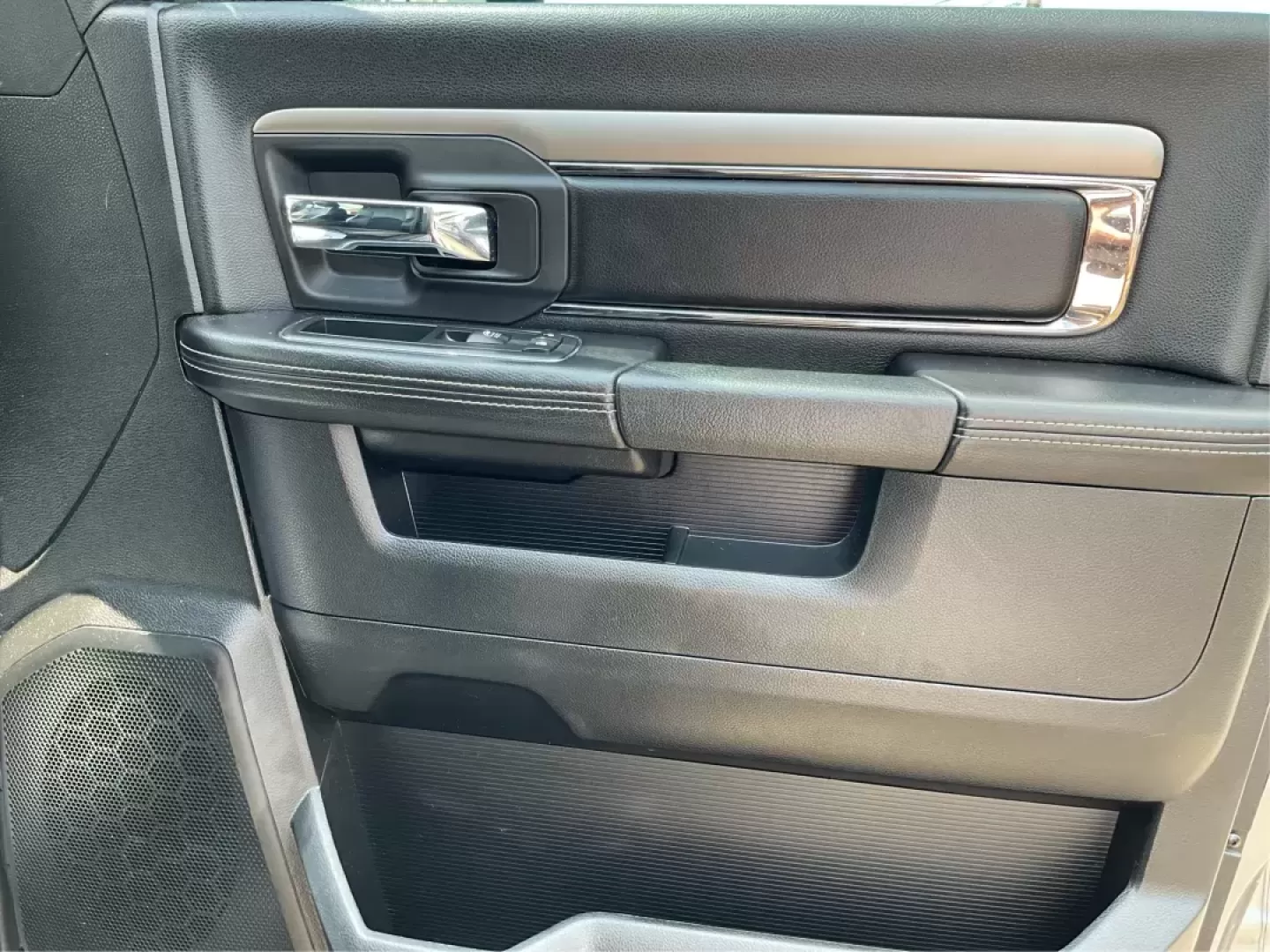 2013 Ram 1500 Sport (1C6RR7MT6DS) with an HEMI 5.7L V-8 variable valve control engine, located at 1951 S Dayton Lakeview Rd., New Carlisle, OH, 45344, (937) 908-9800, 39.890999, -84.050255 - **Unleash Your Adventurous Spirit with the 2013 Ram 1500 Sport at Advantage Car and Credit!**<br /> <br /> Are you ready to elevate your lifestyle with a powerful truck that can handle your daily commute, weekend adventures, and family outings? Look no further than the 2013 Ram 1500 Sport, available - Photo#17