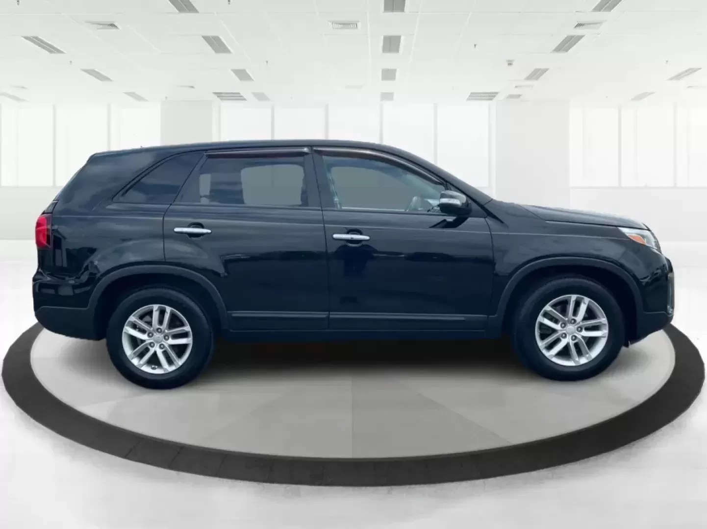 2015 Kia Sorento LX (5XYKT3A60FG) with an 2.4L I-4 gasoline direct injection engine, located at 880 E. National Road, Vandalia, OH, 45377, (937) 908-9800, 39.891918, -84.183594 - Photo#1