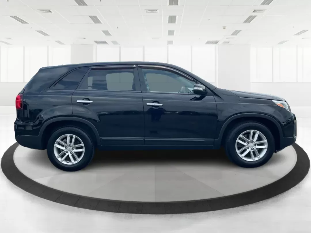 2015 Kia Sorento LX (5XYKT3A60FG) with an 2.4L I-4 gasoline direct injection engine, located at 880 E. National Road, Vandalia, OH, 45377, (937) 908-9800, 39.891918, -84.183594 - **Discover the 2015 Kia Sorento LX: Your Family Adventure Awaits!**<br /> <br /> Are you looking for the perfect vehicle to accommodate your growing family while ensuring comfort and safety? Look no further than the 2015 Kia Sorento LX! This versatile SUV offers the ideal blend of space, functionali - Photo#1