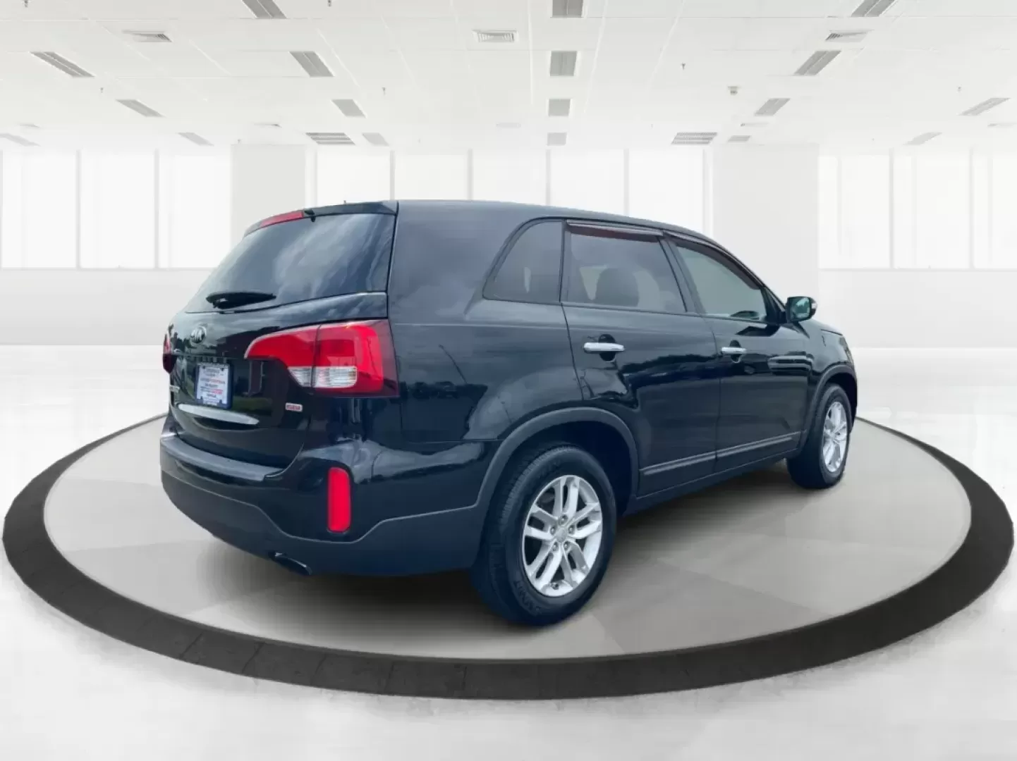 2015 Kia Sorento LX (5XYKT3A60FG) with an 2.4L I-4 gasoline direct injection engine, located at 880 E. National Road, Vandalia, OH, 45377, (937) 908-9800, 39.891918, -84.183594 - Photo#2