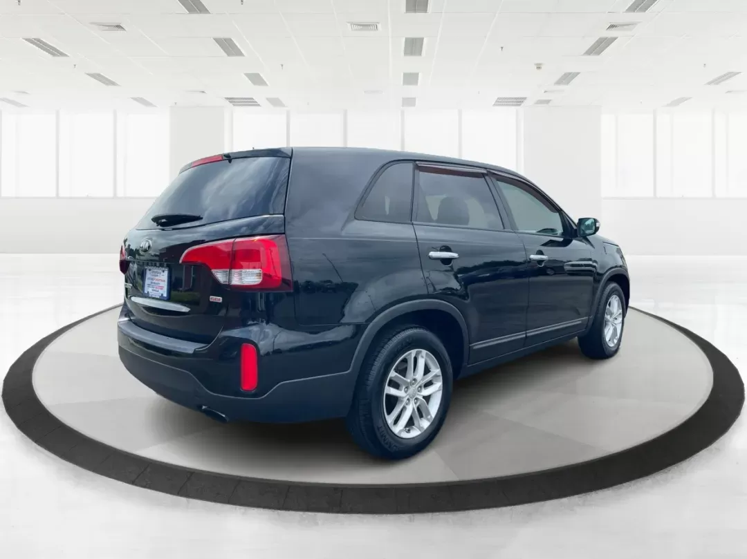 2015 Kia Sorento LX (5XYKT3A60FG) with an 2.4L I-4 gasoline direct injection engine, located at 880 E. National Road, Vandalia, OH, 45377, (937) 908-9800, 39.891918, -84.183594 - **Discover the 2015 Kia Sorento LX: Your Family Adventure Awaits!**<br /> <br /> Are you looking for the perfect vehicle to accommodate your growing family while ensuring comfort and safety? Look no further than the 2015 Kia Sorento LX! This versatile SUV offers the ideal blend of space, functionali - Photo#2