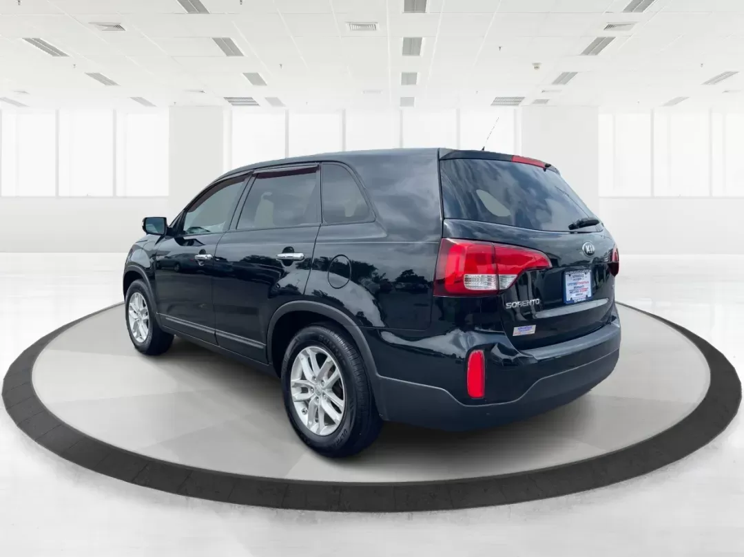 2015 Kia Sorento LX (5XYKT3A60FG) with an 2.4L I-4 gasoline direct injection engine, located at 880 E. National Road, Vandalia, OH, 45377, (937) 908-9800, 39.891918, -84.183594 - **Discover the 2015 Kia Sorento LX: Your Family Adventure Awaits!**<br /> <br /> Are you looking for the perfect vehicle to accommodate your growing family while ensuring comfort and safety? Look no further than the 2015 Kia Sorento LX! This versatile SUV offers the ideal blend of space, functionali - Photo#4