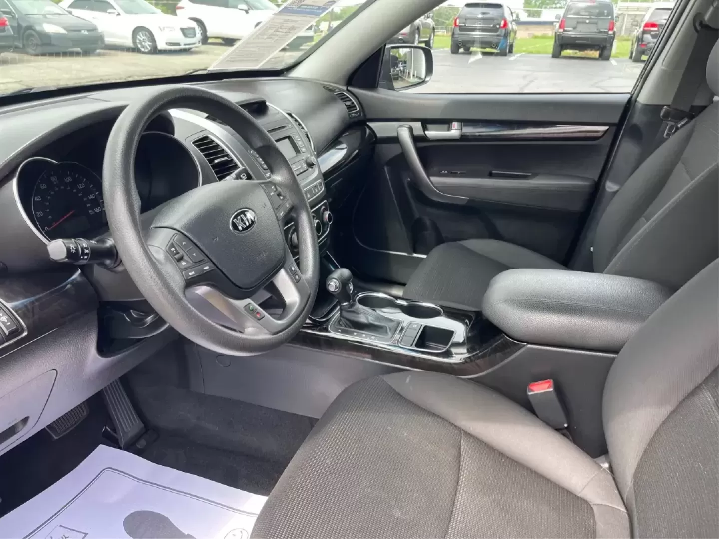 2015 Kia Sorento LX (5XYKT3A60FG) with an 2.4L I-4 gasoline direct injection engine, located at 880 E. National Road, Vandalia, OH, 45377, (937) 908-9800, 39.891918, -84.183594 - Photo#8