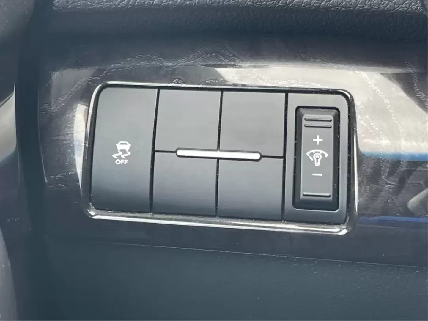 2015 Kia Sorento LX (5XYKT3A60FG) with an 2.4L I-4 gasoline direct injection engine, located at 880 E. National Road, Vandalia, OH, 45377, (937) 908-9800, 39.891918, -84.183594 - Photo#16