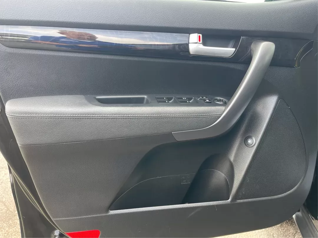 2015 Kia Sorento LX (5XYKT3A60FG) with an 2.4L I-4 gasoline direct injection engine, located at 880 E. National Road, Vandalia, OH, 45377, (937) 908-9800, 39.891918, -84.183594 - **Discover the 2015 Kia Sorento LX: Your Family Adventure Awaits!**<br /> <br /> Are you looking for the perfect vehicle to accommodate your growing family while ensuring comfort and safety? Look no further than the 2015 Kia Sorento LX! This versatile SUV offers the ideal blend of space, functionali - Photo#18