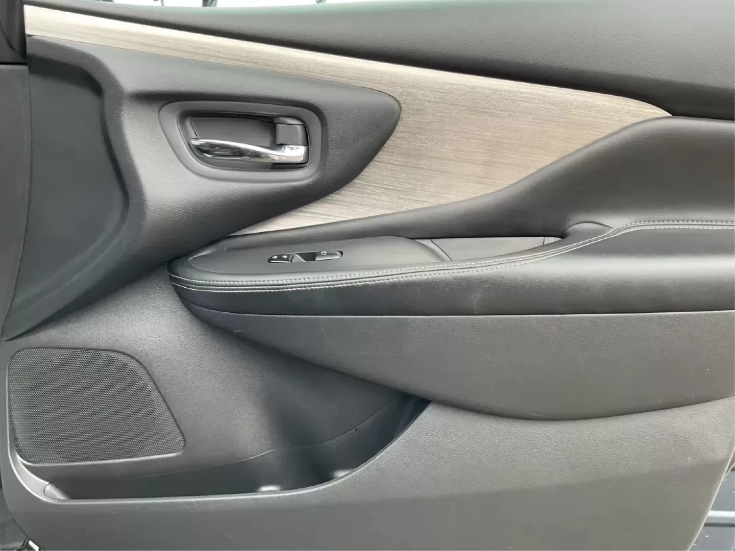 2015 Nissan Murano S | SV | SL | Platinum (5N1AZ2MH9FN) with an 3.5L V-6 DOHC engine, located at 1230 East Main St, Xenia, OH, 45385, (937) 908-9800, 39.688026, -83.910172 - Photo#17